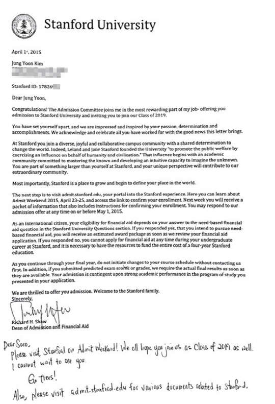 미국의 명문 하버드 대학과 스탠퍼드 대학에 동시 진학했다는 미국 유학 여고생 김정윤(18)양의 주장에 대해 스탠퍼드대학측은 합격사실을 부인했다. &quot;대학의 공식 담당자가 그런 문서를 발행한 적이 없다&quot;고 답변했다. 스탠퍼드대학측은 특히 김양 가족이 언론에 보여준 합격통지서에 대해 &quot;대학의 공식 담당자가 그런 문서를 발행한 적이 없다&quot;고 밝혔다. < 김정윤양 가족 제공 >